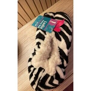 Women’s Fuzzy Black White Zebra sz S/M slippers w/ grippers NWT